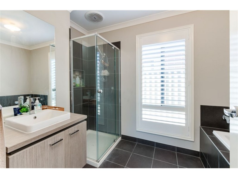 148 Lineham Drive, Cranbourne East VIC 3977
