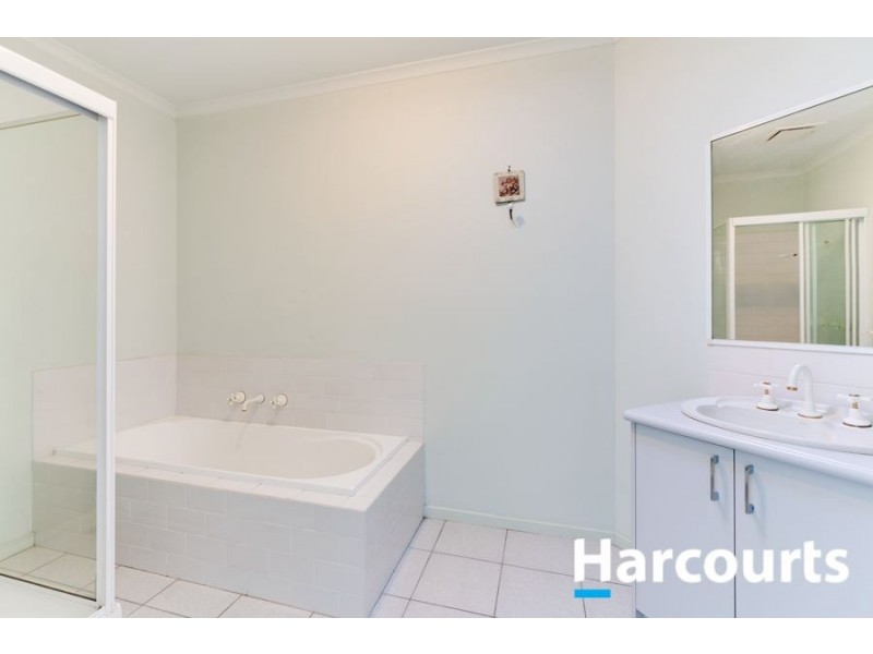 4/23-25 Houlder Avenue, Cranbourne VIC 3977