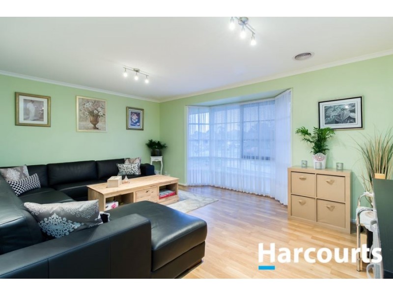 6 Hazelwood Avenue, Cranbourne North VIC 3977