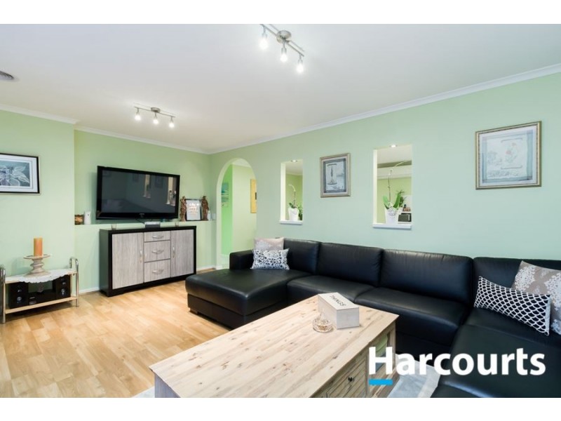 6 Hazelwood Avenue, Cranbourne North VIC 3977