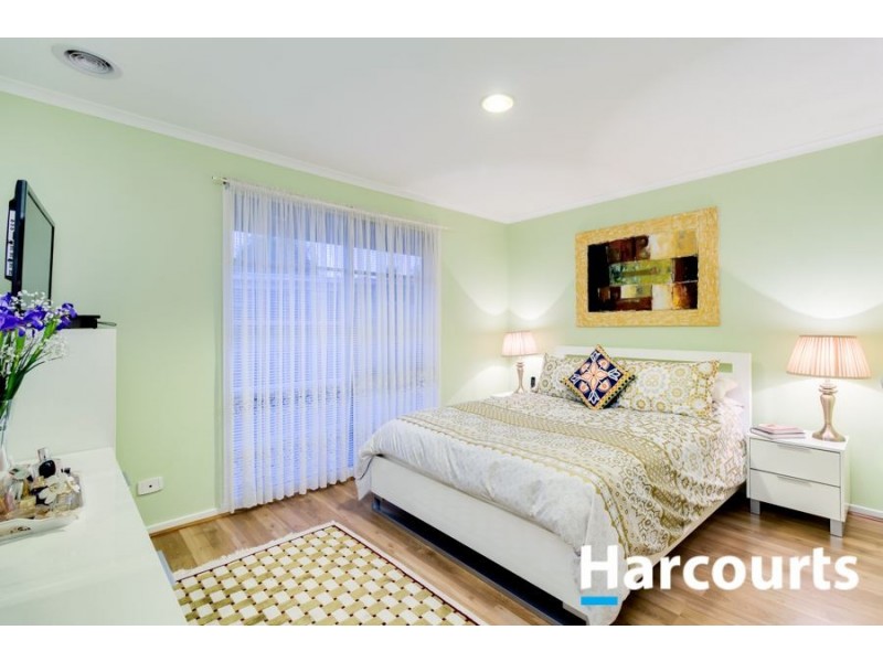 6 Hazelwood Avenue, Cranbourne North VIC 3977