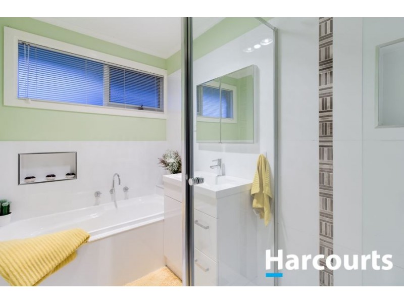 6 Hazelwood Avenue, Cranbourne North VIC 3977