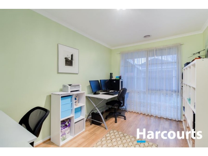 6 Hazelwood Avenue, Cranbourne North VIC 3977