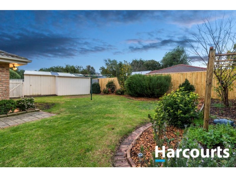 6 Hazelwood Avenue, Cranbourne North VIC 3977