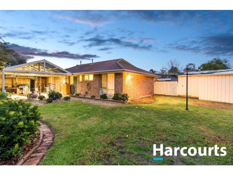 6 Hazelwood Avenue, Cranbourne North VIC 3977