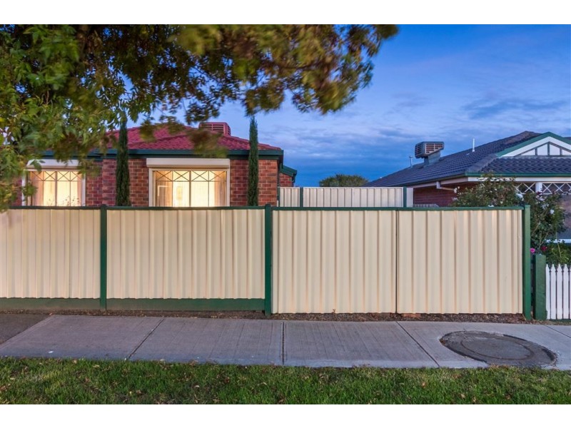 9 Dartmoor Drive, Cranbourne East VIC 3977