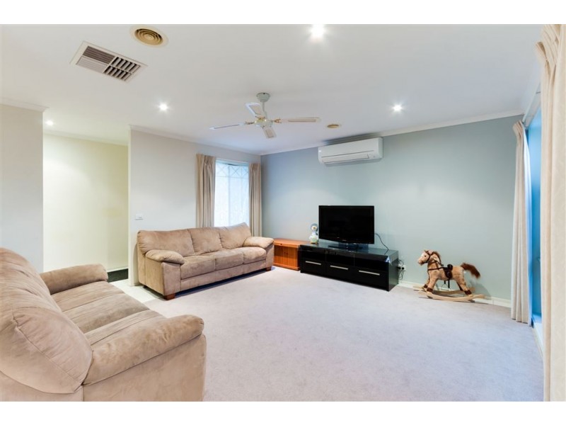 9 Dartmoor Drive, Cranbourne East VIC 3977