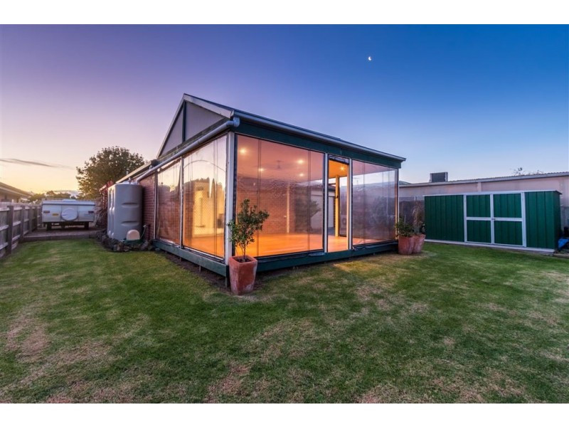 9 Dartmoor Drive, Cranbourne East VIC 3977