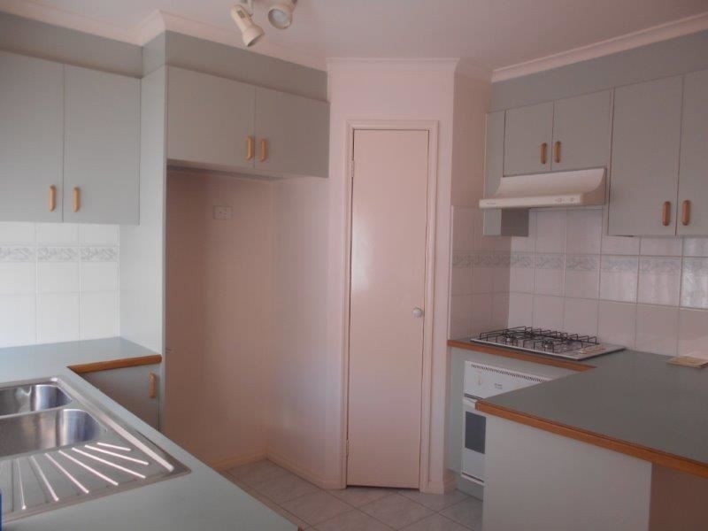 2/15-17 Lyall Street, Cranbourne VIC 3977