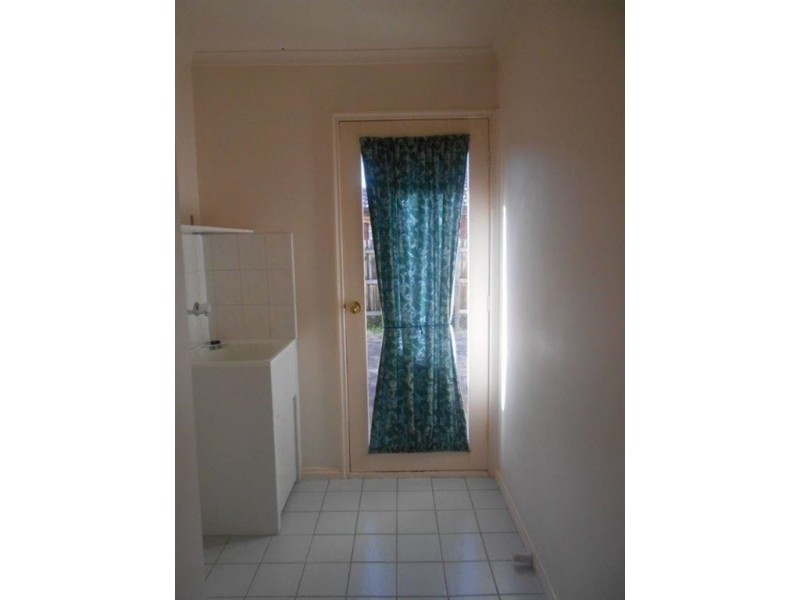 2/15-17 Lyall Street, Cranbourne VIC 3977