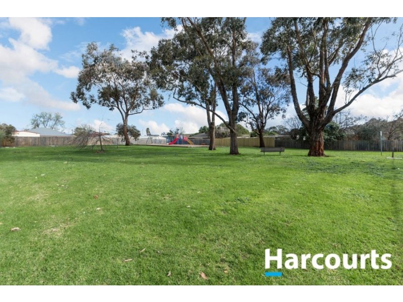 2/15-17 Lyall Street, Cranbourne VIC 3977