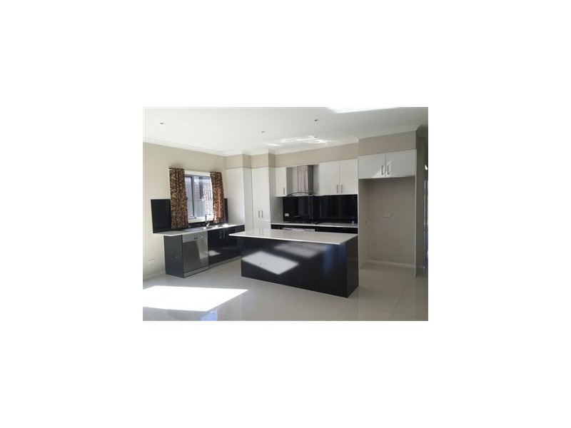 11 Howden Street, Cranbourne East VIC 3977