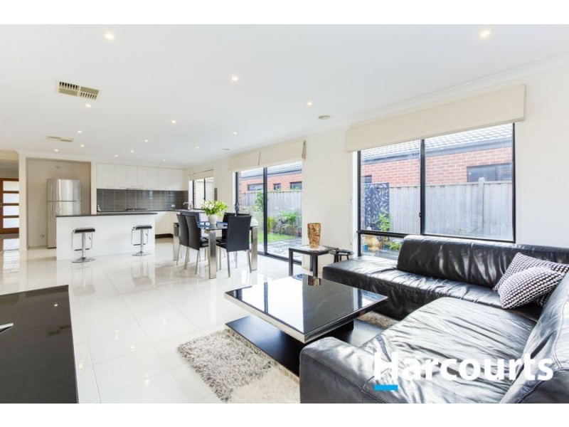 14 Starlight Rise, Cranbourne East VIC 3977