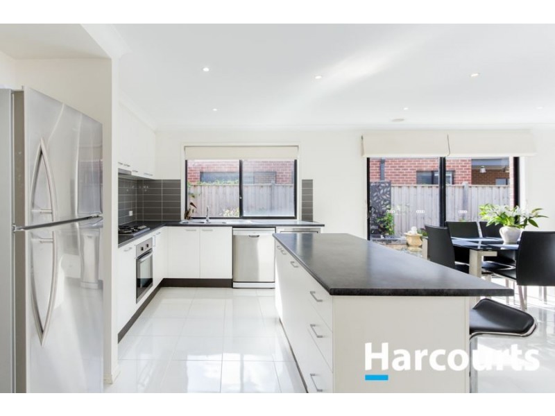 14 Starlight Rise, Cranbourne East VIC 3977