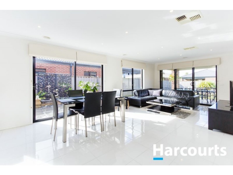 14 Starlight Rise, Cranbourne East VIC 3977