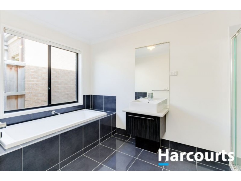 14 Starlight Rise, Cranbourne East VIC 3977