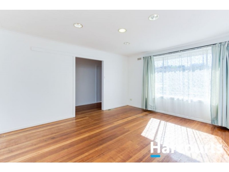 9 Meadow Wood Walk, Narre Warren VIC 3805