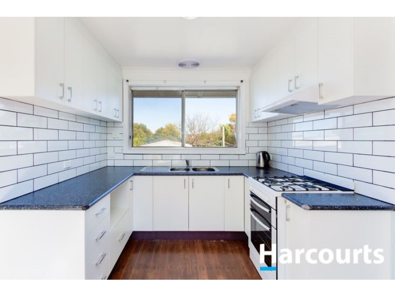 9 Meadow Wood Walk, Narre Warren VIC 3805