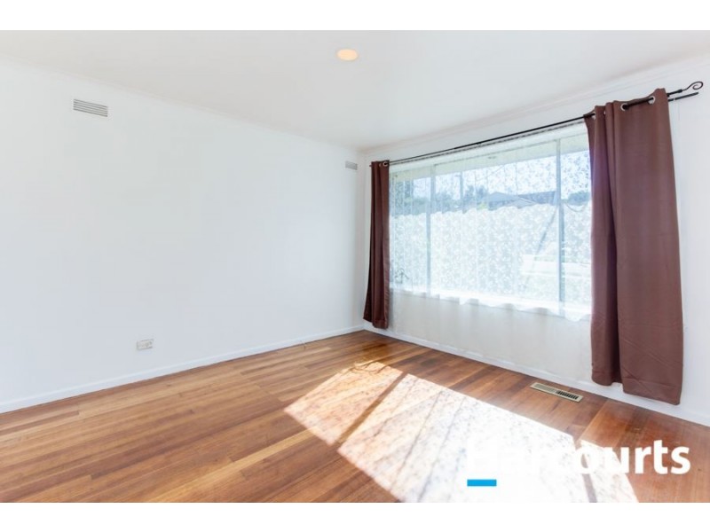 9 Meadow Wood Walk, Narre Warren VIC 3805