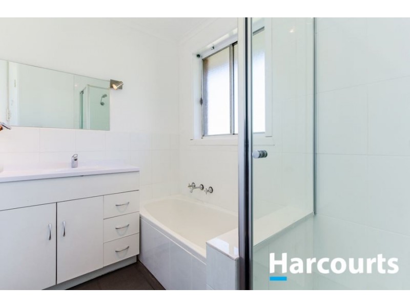 9 Meadow Wood Walk, Narre Warren VIC 3805