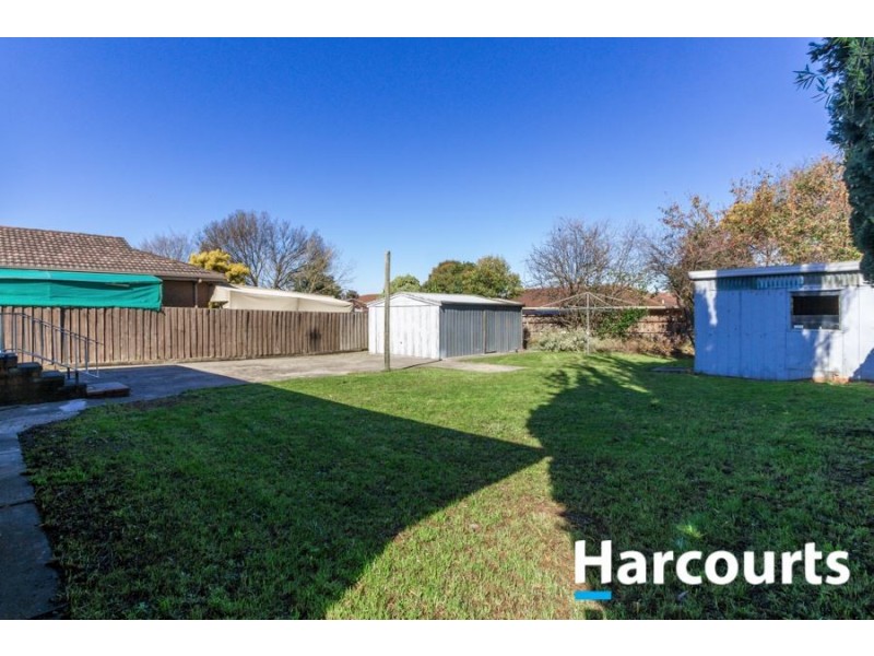 9 Meadow Wood Walk, Narre Warren VIC 3805