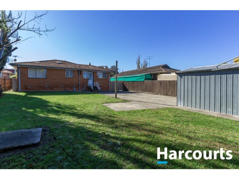 9 Meadow Wood Walk, Narre Warren VIC 3805