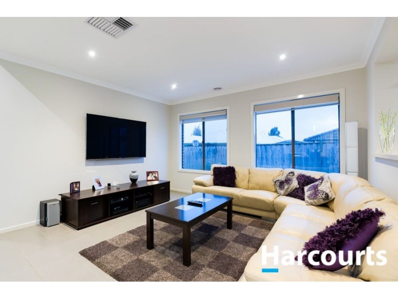 12 Duce Street, Cranbourne East VIC 3977