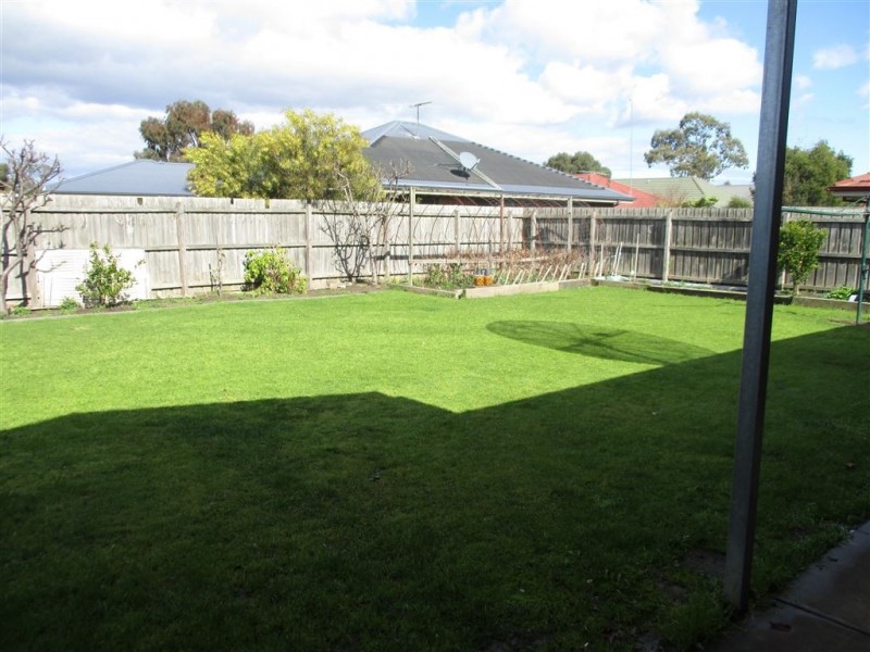 15 Astley Wynd, Lynbrook VIC 3975