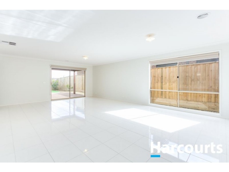 44 Macumba Drive, Clyde North VIC 3978