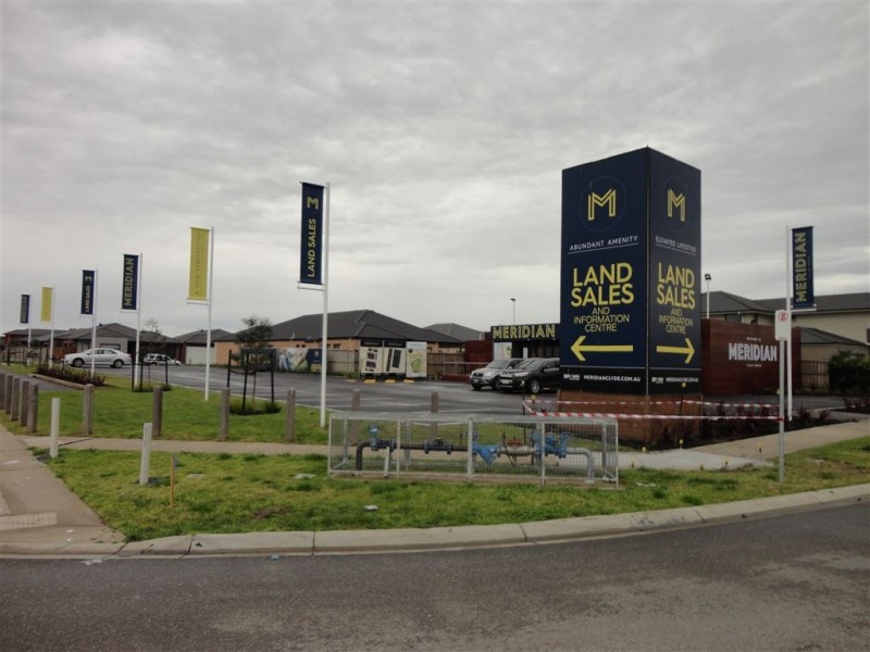 1 Stoneleigh Road, Cranbourne North VIC 3977