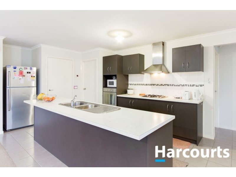 5 Greenaway Terrace, Cranbourne East VIC 3977