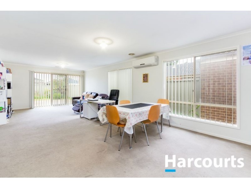 5 Greenaway Terrace, Cranbourne East VIC 3977