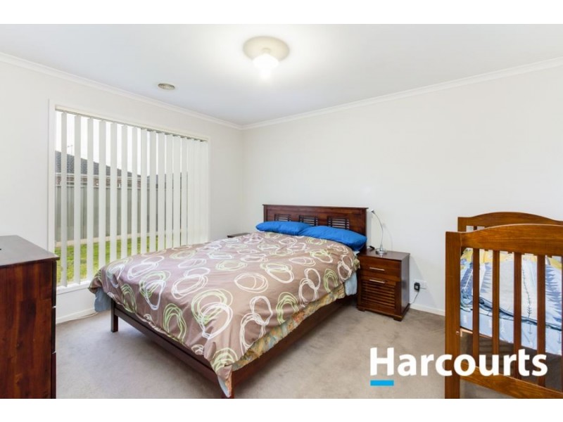 5 Greenaway Terrace, Cranbourne East VIC 3977