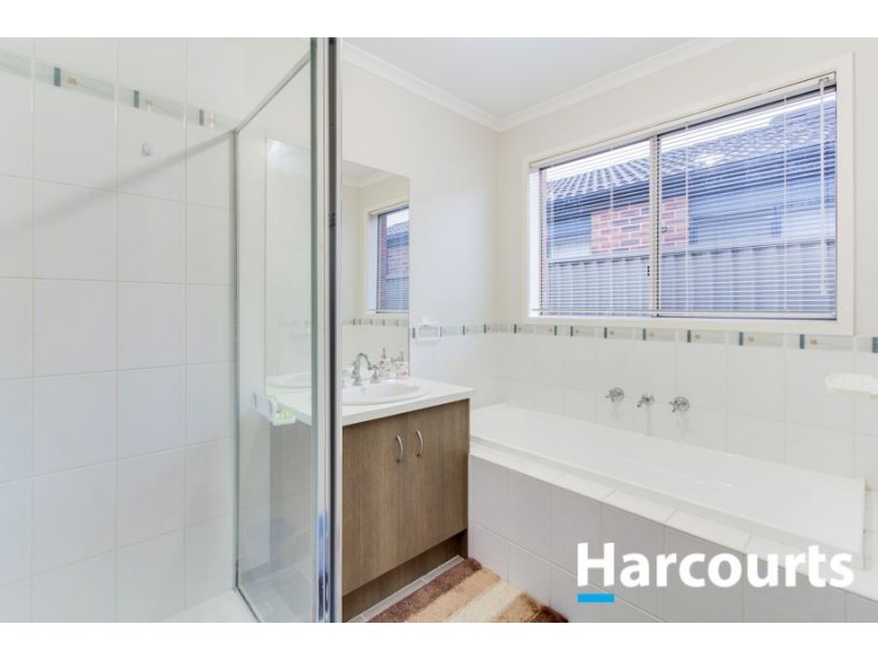 5 Greenaway Terrace, Cranbourne East VIC 3977