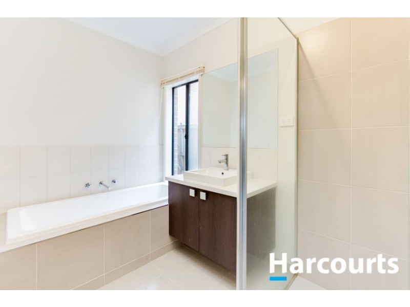 6A Emu Bush Drive, Cranbourne West VIC 3977