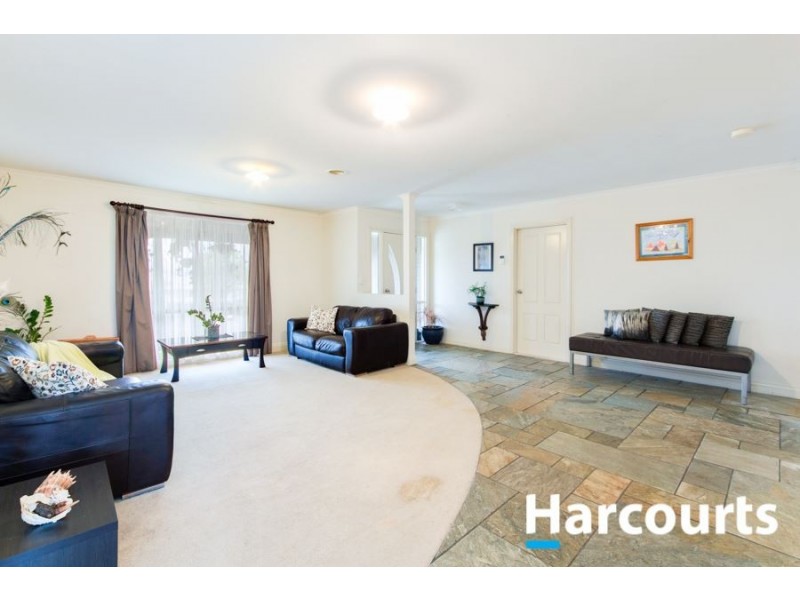 112 Rosebank Drive, Cranbourne North VIC 3977