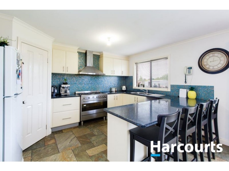 112 Rosebank Drive, Cranbourne North VIC 3977