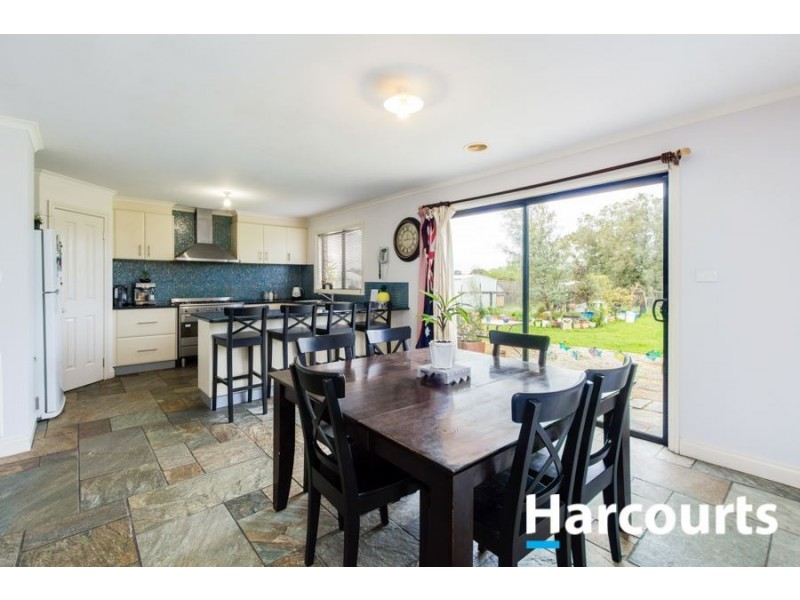 112 Rosebank Drive, Cranbourne North VIC 3977