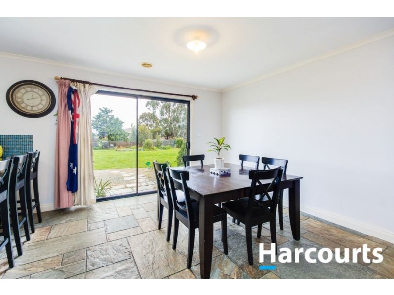 112 Rosebank Drive, Cranbourne North VIC 3977