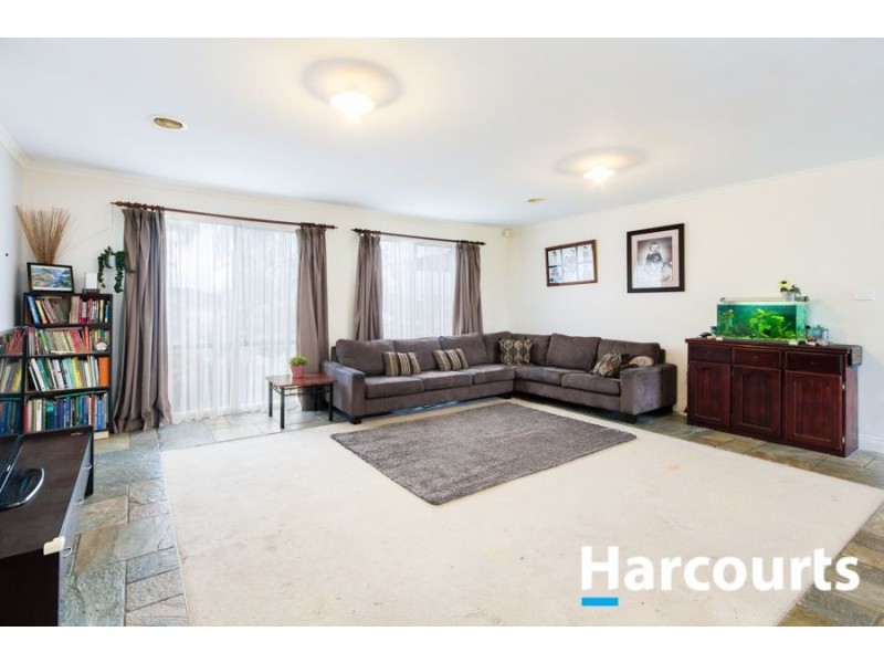 112 Rosebank Drive, Cranbourne North VIC 3977