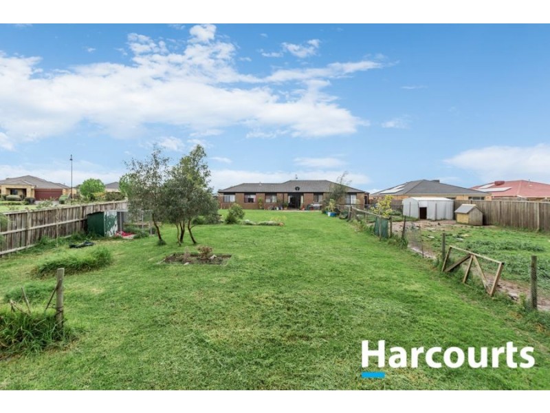 112 Rosebank Drive, Cranbourne North VIC 3977