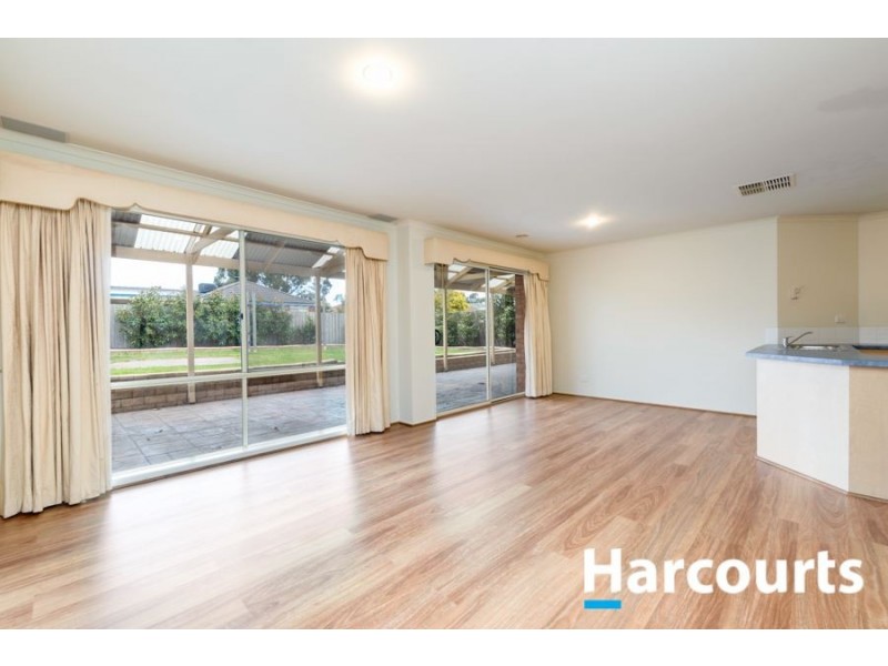 24 Hasluck Crescent, Lynbrook VIC 3975