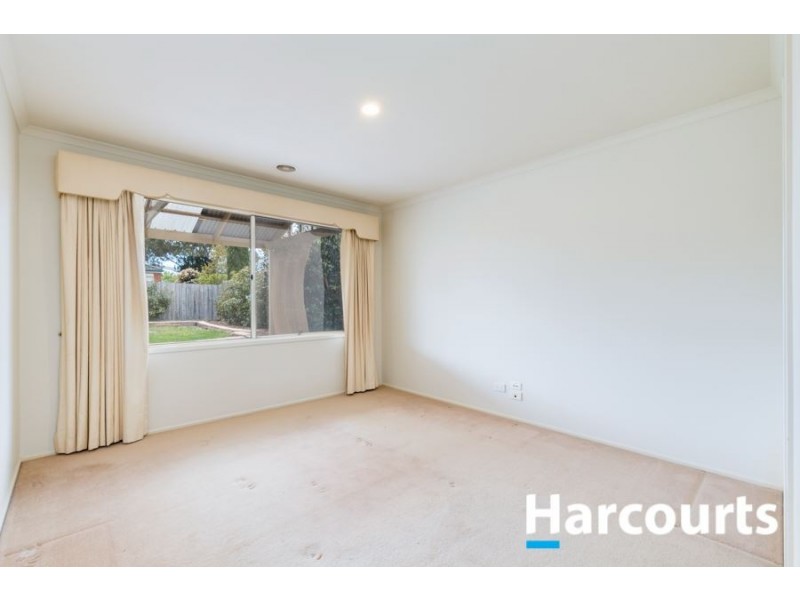 24 Hasluck Crescent, Lynbrook VIC 3975