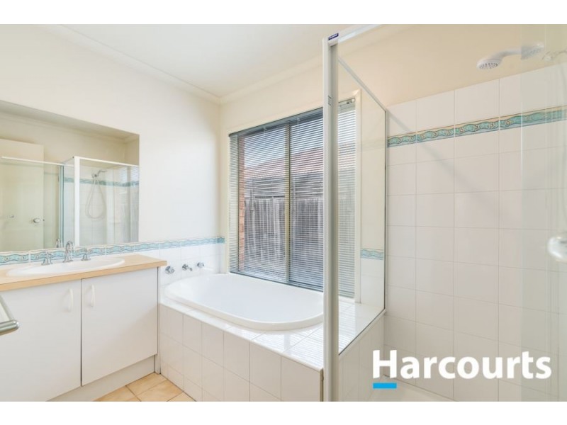 24 Hasluck Crescent, Lynbrook VIC 3975