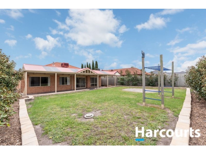 24 Hasluck Crescent, Lynbrook VIC 3975