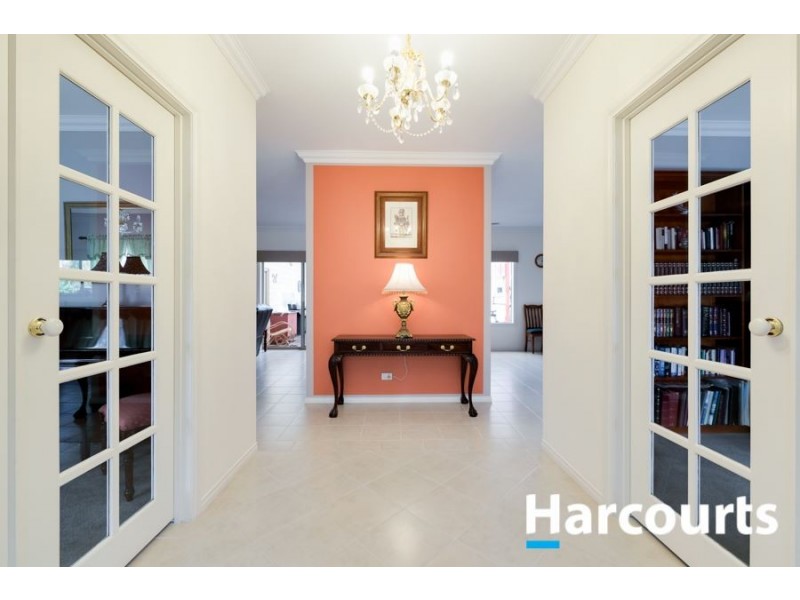 13 Weathertop Way, Cranbourne East VIC 3977