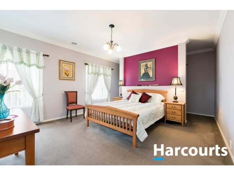13 Weathertop Way, Cranbourne East VIC 3977