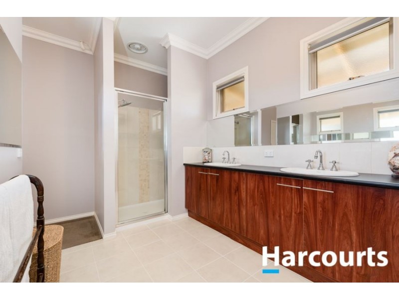 13 Weathertop Way, Cranbourne East VIC 3977