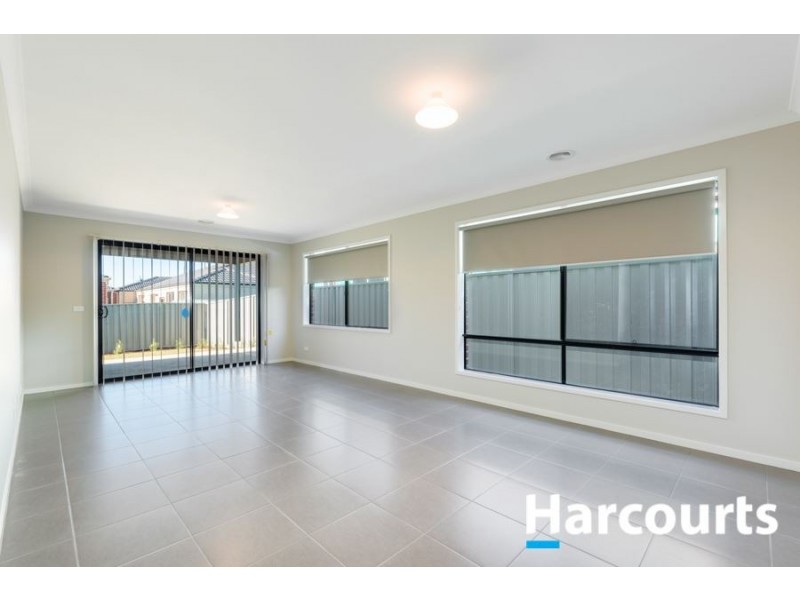 9 Spencer Circuit, Cranbourne East VIC 3977