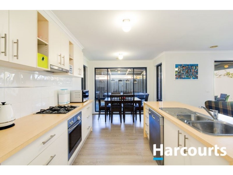 21 Phoenix Avenue, Cranbourne VIC 3977